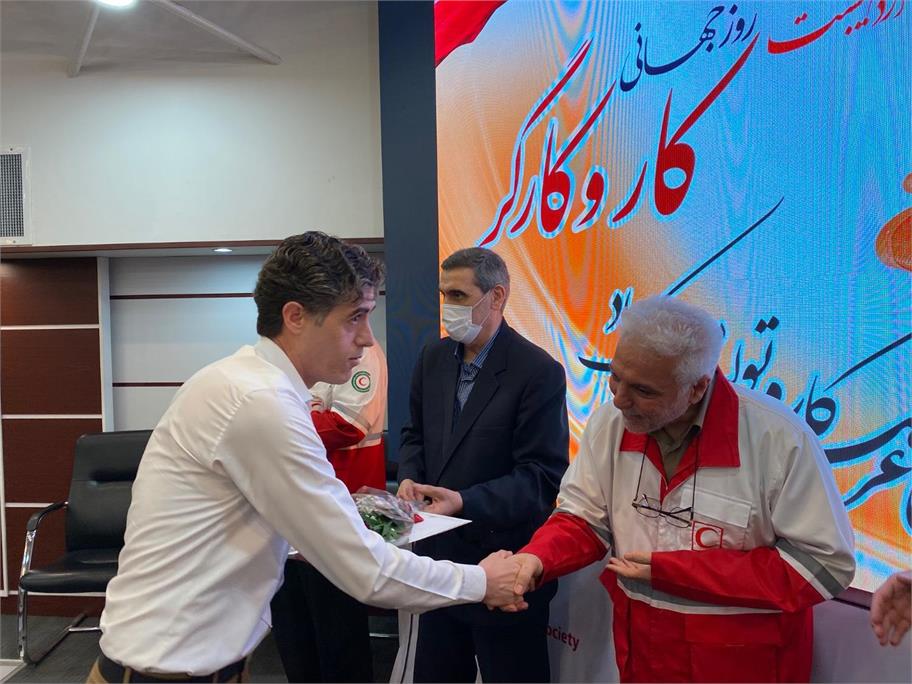 تقدیر از پرسنل شرکت داروسازی سها توسط دکتر محمدرضا شانه‌ساز_مدیرعامل سازمان تدارکات پزشکی در دومین نشست صمیمانه با کارکنان